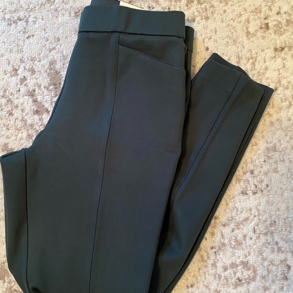 - New🍂Gorgeous fall green ankle pants - Picture 6 of 7